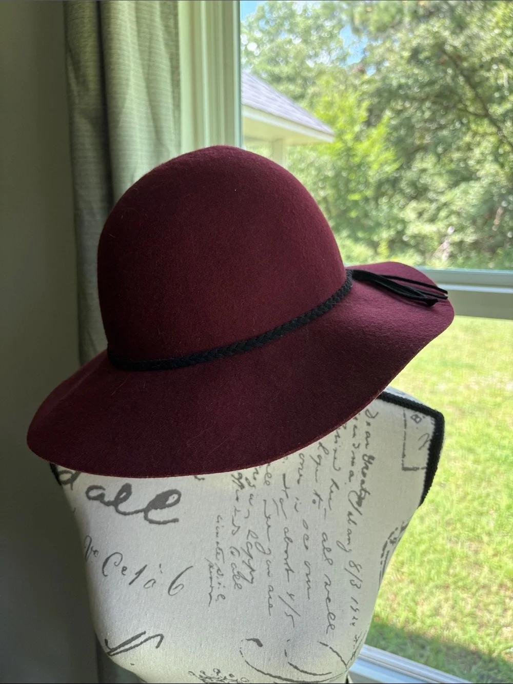 Women's Wide-Brim Wool Felt Hat - Burgundy
